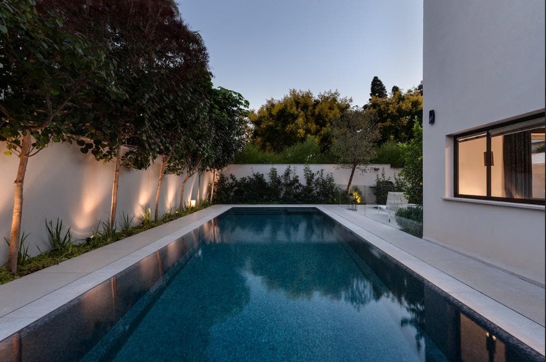 Herzliya Pituach luxury swimming pool villa